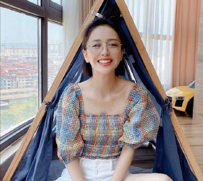 加菲猫说时尚 佟丽娅离婚后变化有多大！染银发跳女团火辣舞，陈思成后悔也晚了