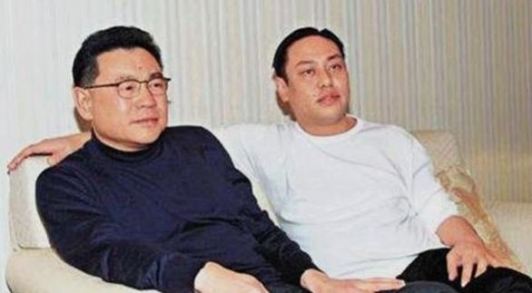 肖浩飞白|罗兆辉:27岁身价过10亿,自曝与9位女星有染,47岁猝死东莞