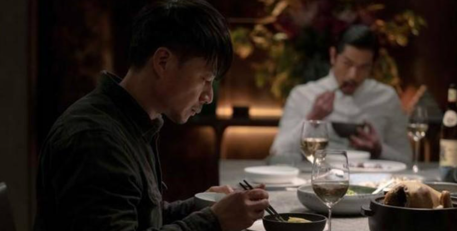 秘密访客|关于《秘密访客》的疑点，还有剧情究竟想表达啥？