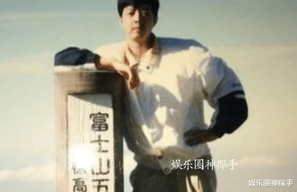 肖战|肖战父亲年轻旧照被赞颜值高，网友：基因太好了！