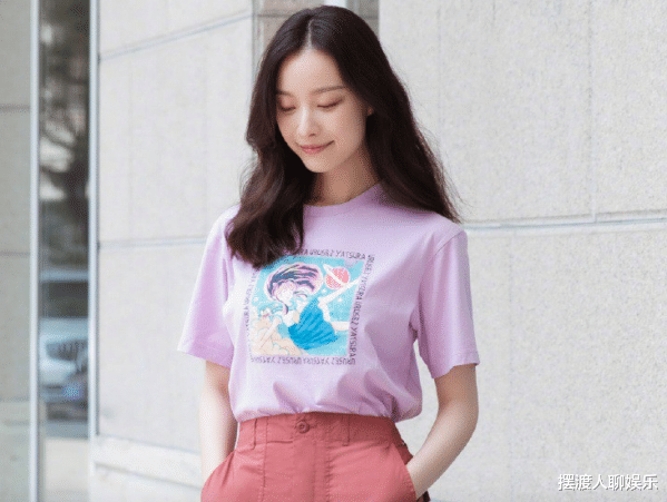 倪妮|倪妮气质充足，服饰风格十分简约地展现出气质，成为娱乐圈花旦