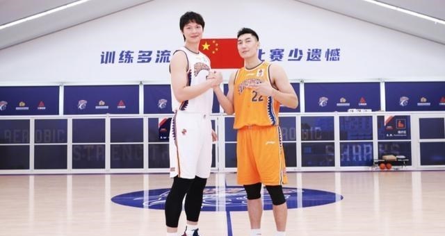 炄锌说 季前赛场均0分，新赛季首秀三分球9中7，这才是真正的可兰白克！