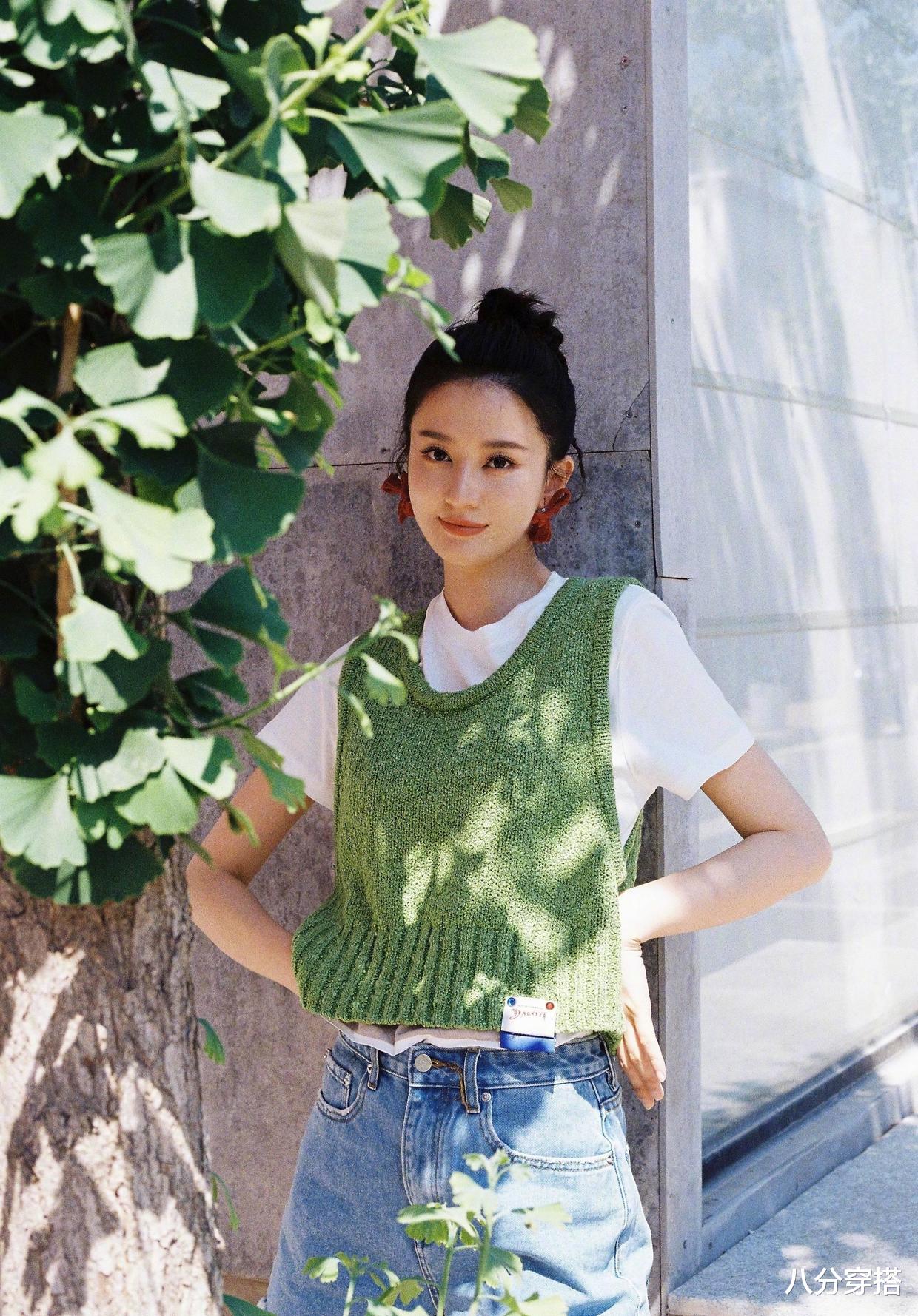 八分穿搭|乔欣彻底放弃“乖乖女路线”,一袭黄色礼服华丽高级,成熟性感