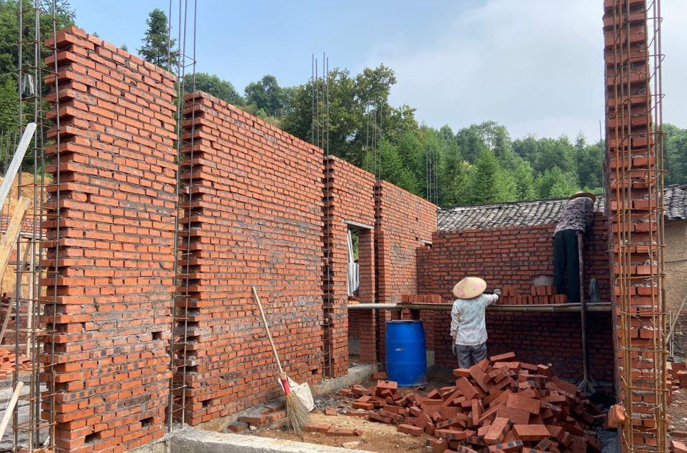 违章建筑|自己建房还需邻居点头？农村建房新政出台，“四邻签字”被弱化