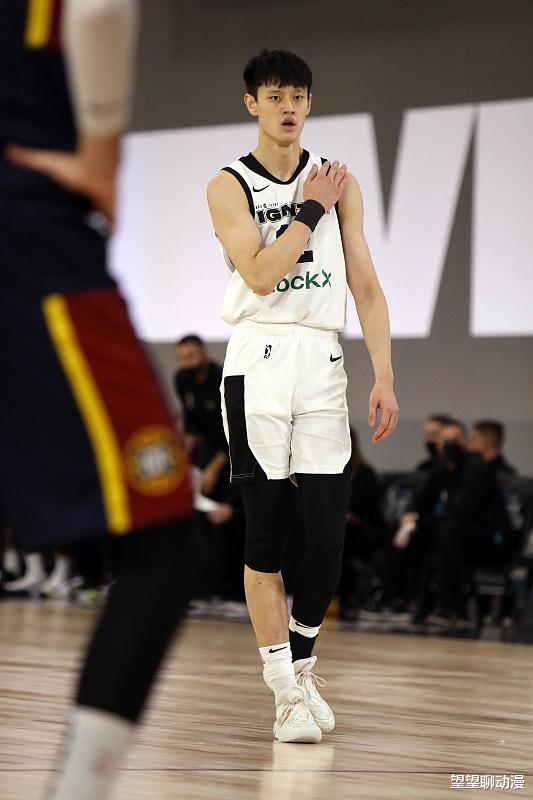 聊聊|聊聊曾凡博的優(yōu)缺點(diǎn)，未來可能會(huì)成為一名合格的NBA3D球員