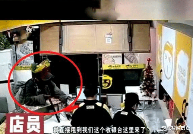 李舰智说历史 “母子俩”去饭店吃饭，儿子走前送给乞丐饮料，乞丐竟立马报警了