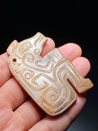 |周 和田玉沁色 瑞兽 玉珮