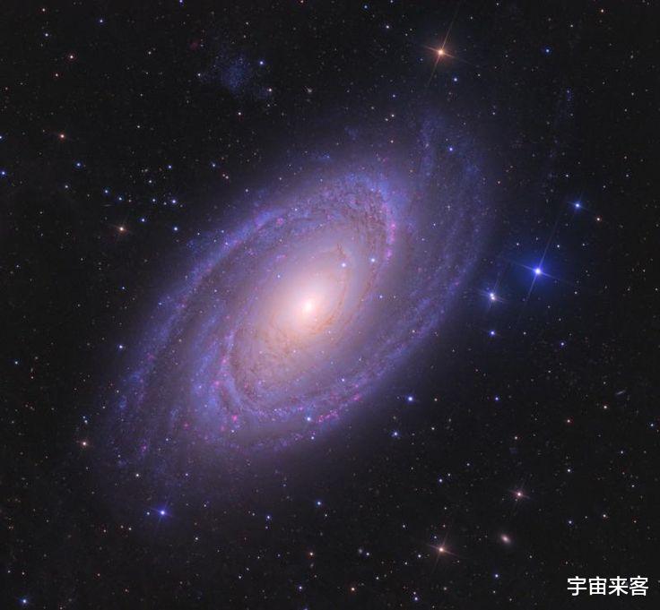 现实并不存在,我们生活在过去的宇宙中,爱因斯坦曾给出解释