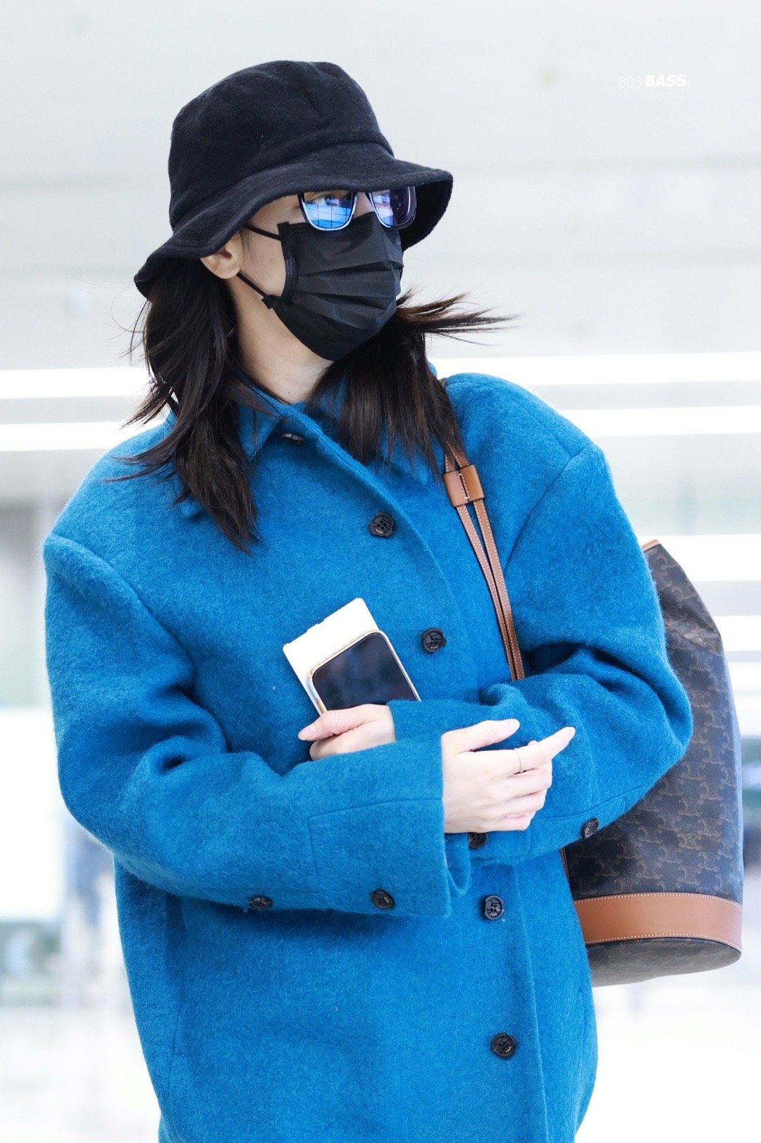 迪丽热巴|热巴晒干饭人六宫格，手持巨型勺子比脸都大，pose百变画风搞怪