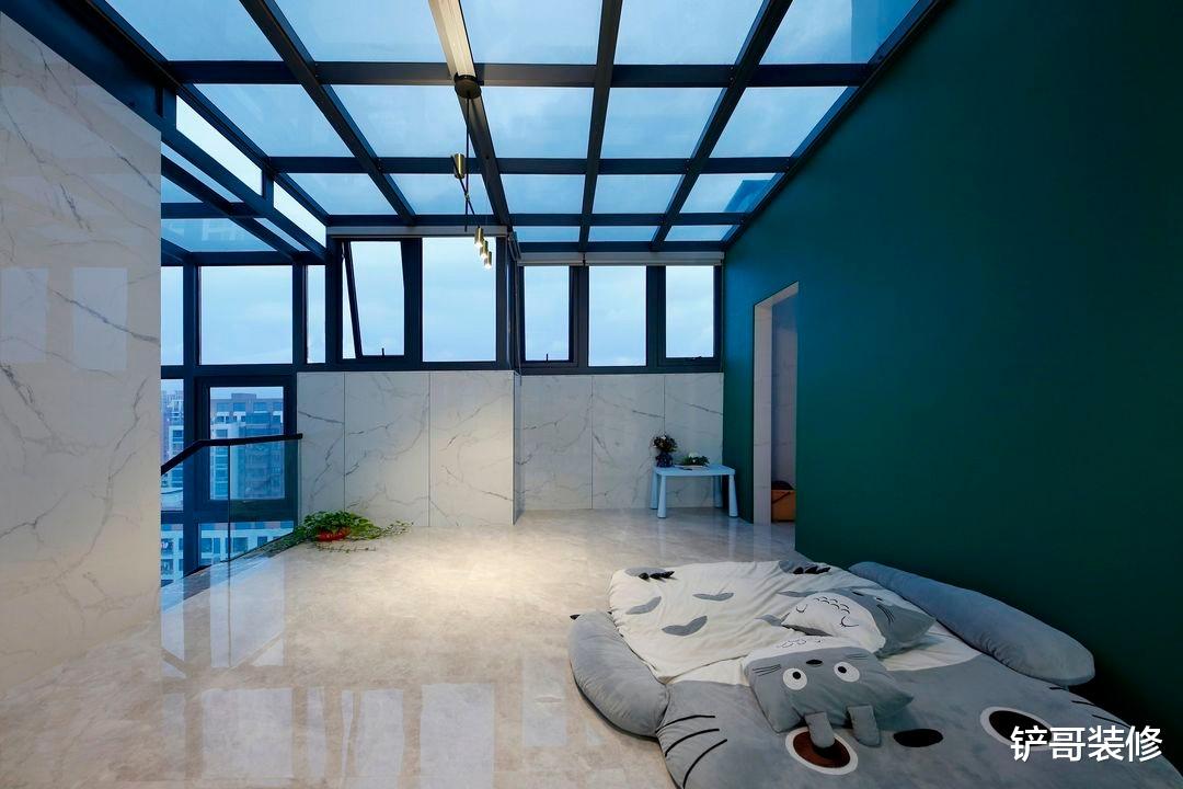 将复式变简单,用极简的画风勾勒生活,“空”也可以让人很满足