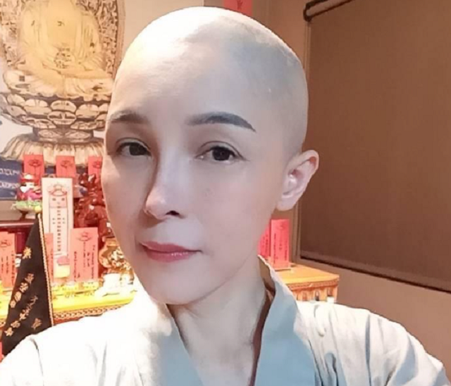 赵丽颖|50岁女星削发为尼！在家人见证下狠心剃光头，曾未婚生子情路坎坷