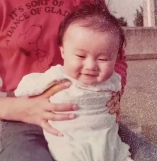 天生没手没脚的日本作家，娶了漂亮学妹不知足，婚后15年劈腿50人