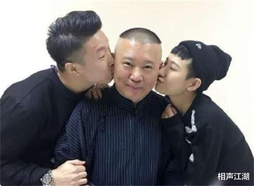 德云社|德云社饼嫂直播，云淡风轻的卖二手包，烧饼压力大的原因找到了