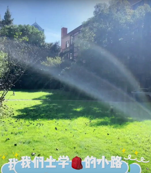 万蒂妮|主持人万蒂妮和沈婷回母校上戏，晒出年轻时的旧照，一点也没变老