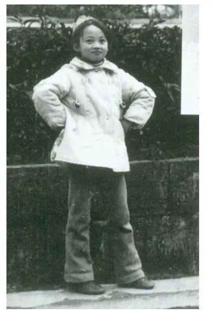 蒋勤勤|蒋勤勤的三角情史，靠美貌上位迷倒了3个男人，两次深陷插足风波