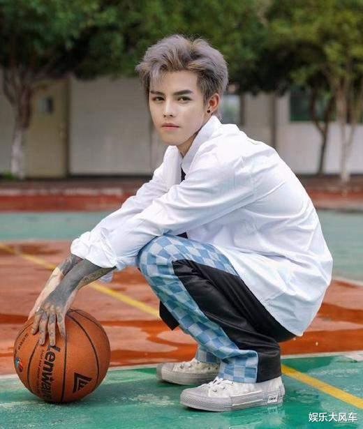 殷世航|殷世航整容前旧照曝光，网友吐槽像换了个头，真替套路璐感到不值