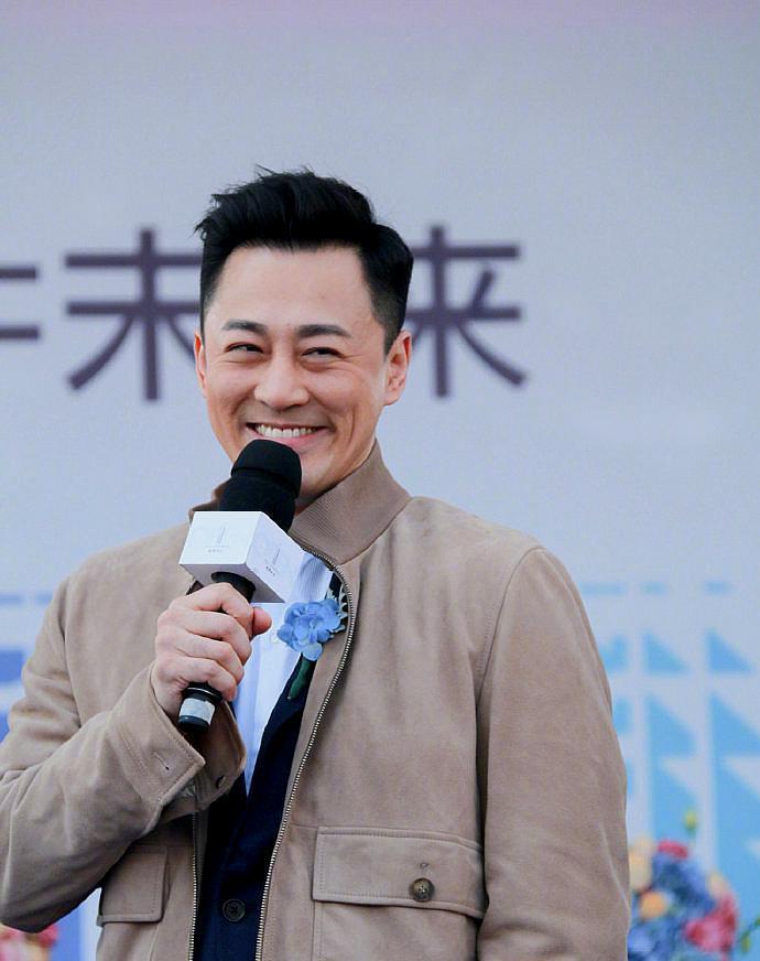 林峰|40岁港星来内地演出，雇数十位保镖开路，现场无人尴尬了