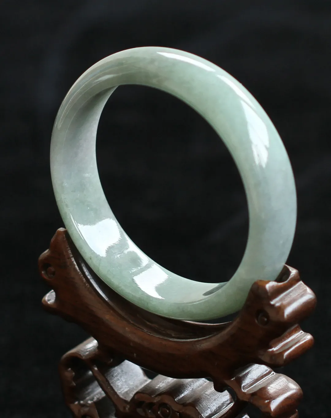 翡翠|翡翠饰品款式多样，佩戴起来有什么讲究呢？