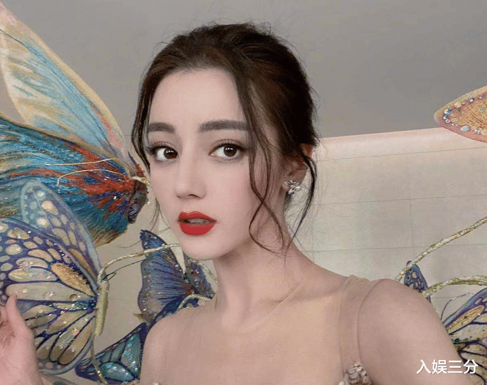 迪丽热巴|迪丽热巴又更新自拍，刚发布阅读量过千万，但腰围关注度最高！