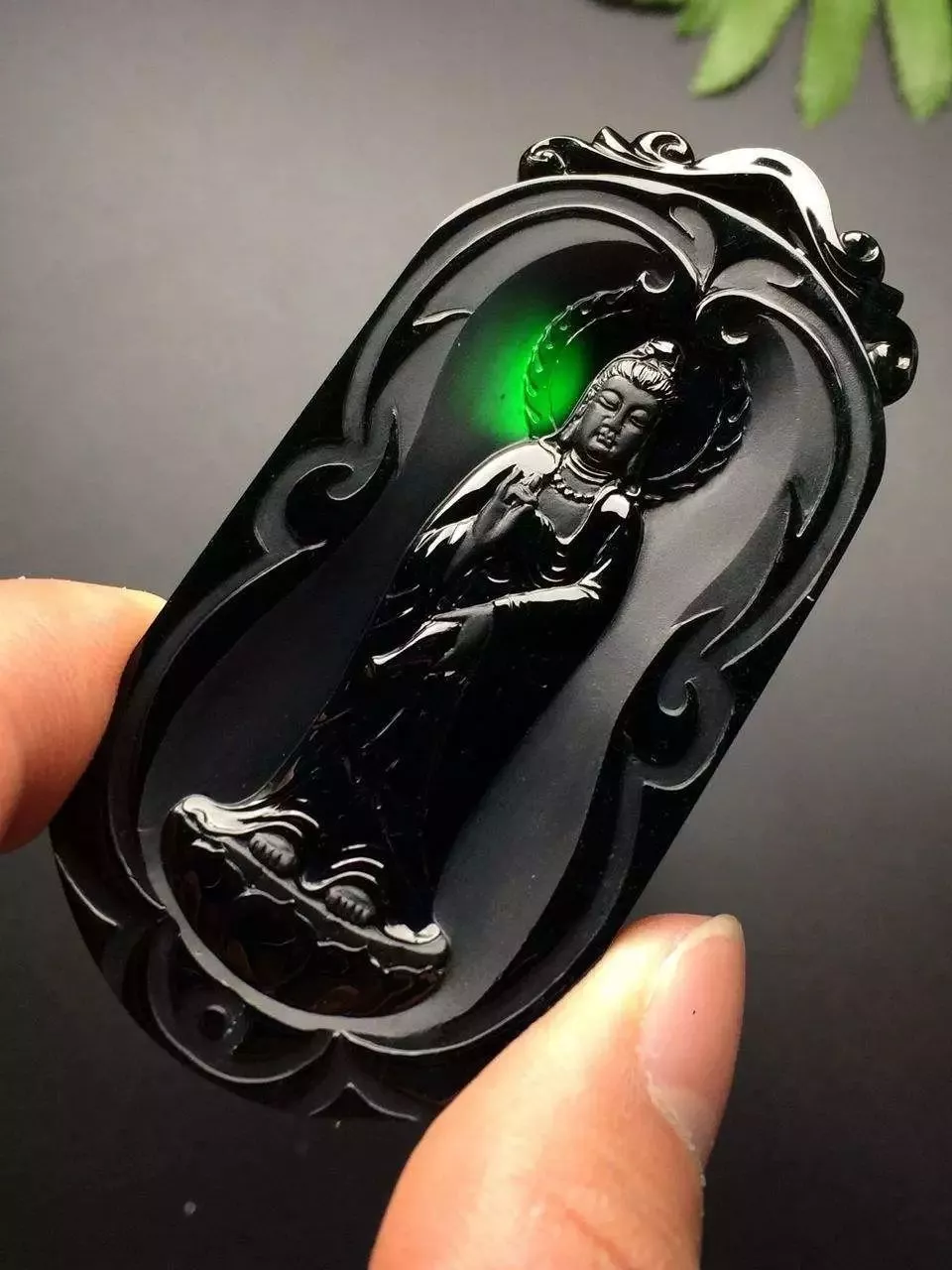 |翡翠7大鉴“色”要点，一看就明白了！