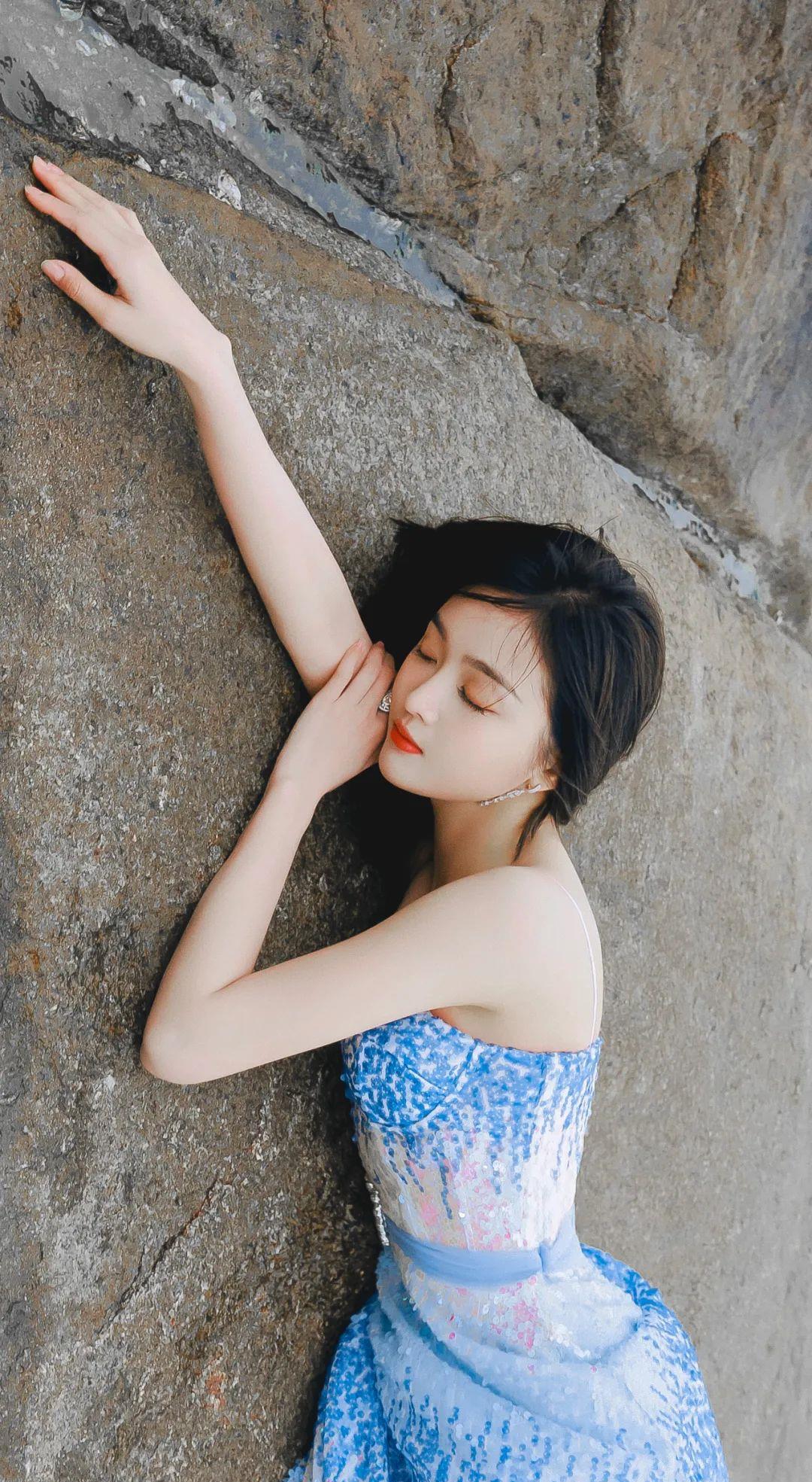 李冰冰|年终红毯:李冰冰熟味逼人,关晓彤总算穿对,倪妮气场大杀四方