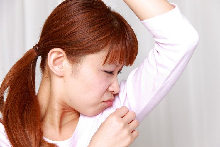 |一抬手就聞到腋下的狐臭味？為你分享3個方法，“根除”狐臭