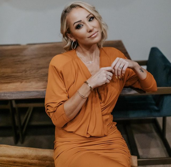 房产|看不出她们生过小孩！盘点6位火辣房产经纪人身材维持秘诀