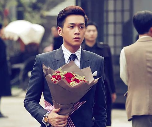 杨天真|张若昀减肥后颜值翻车了？与路人合照失去滤镜后，看起来老了5岁