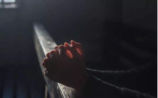 放任自己的冲动,伤人伤己。广州保安持刀伤人致死