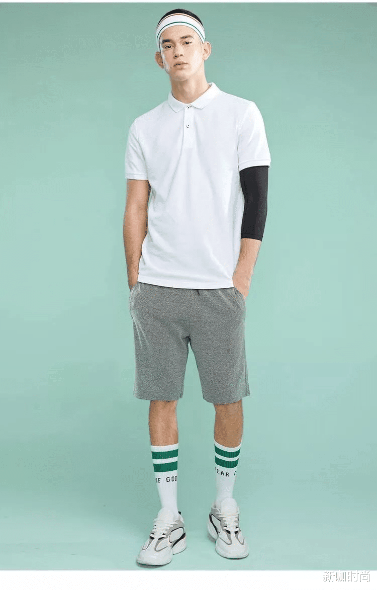 新咖时尚|被鸿星尔克老板圈粉，穿自家卫衣帅气阳光，年近五十却像个小伙子
