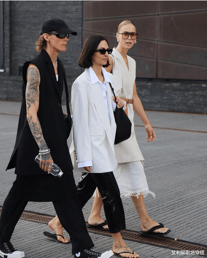 艾利聊职场穿搭|极简风不难,但穿好看却有诀窍,4个搭配法则让你穿得简练又高级