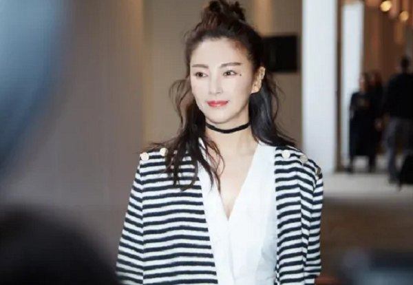 周星驰|19岁被周星驰一手捧红，27岁为报恩零片酬出演，不想却获千万红包