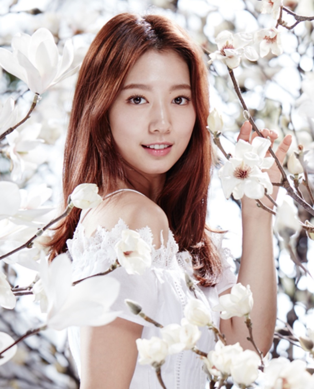 朴信惠|一线男星收割机，韩国老戏骨朴信惠，优雅动人