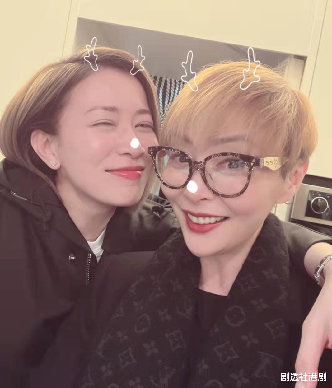 佘诗曼|有望亮相台庆颁奖礼？前TVB视后回港晒与曾志伟合照，二人私交甚笃