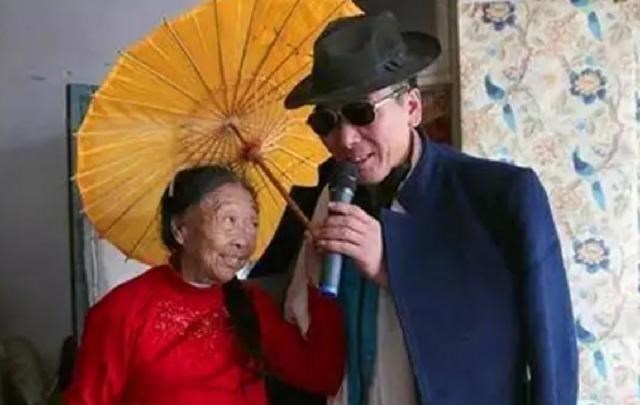 李玉成|60岁老太整容成少女，只为与25岁男友终成眷属，如今过得怎样？