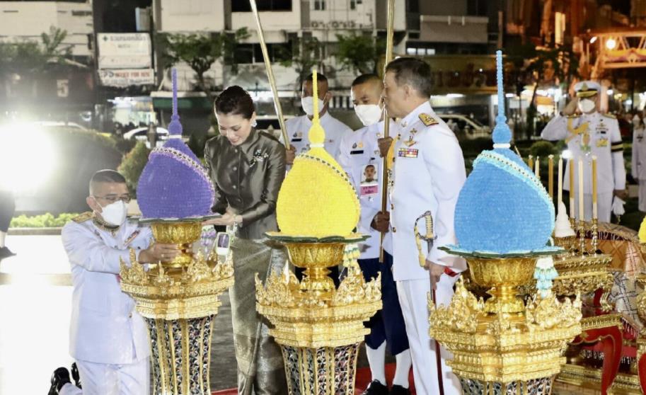 诗琳通|提帮功罕见公开亮相，正面照曝光身高赶超泰王，高情商下跪帕公主