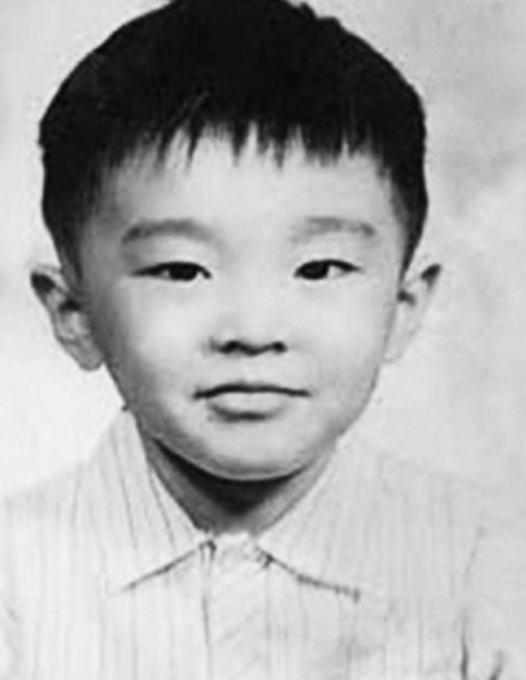 岳云鹏|一起来看看明星们的童年照，我只认出了刘亦菲，全认出的算你牛！