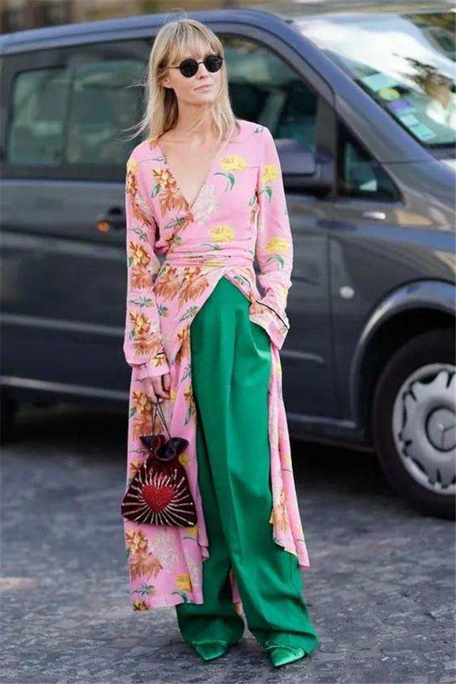 潮帮先生|“暮光女”挺保守,罕见穿裙装配高跟鞋走红毯,里面还加了条长裤