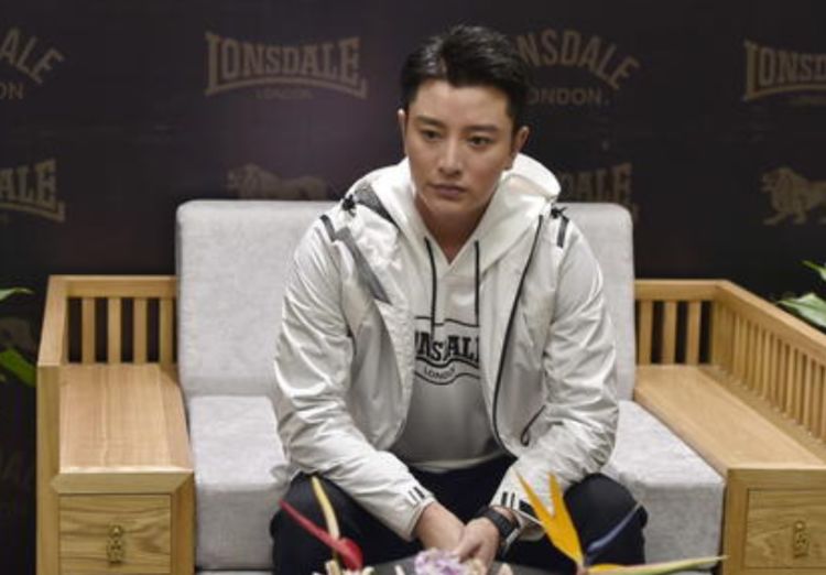 田雨橙|贾乃亮与金晨恋情实锤？曾深夜共处一室，晒同款情侣手机壳！