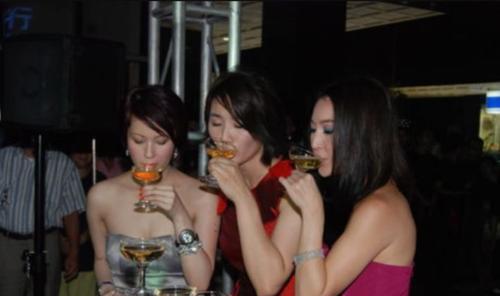 部分娱乐场所应加强“管理”?顾客消费一次,需交费近万元?