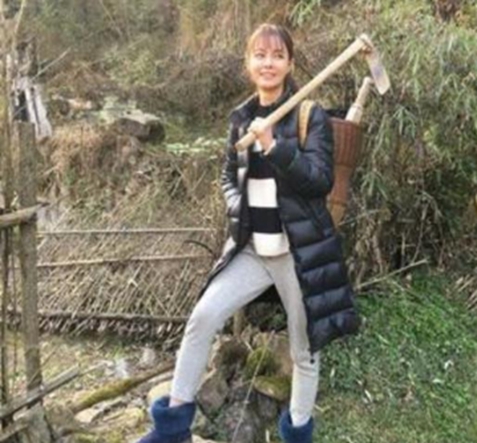 克莱恩|明星回村前vs回村后，赵丽颖干农活满身泥，有人像领导在视察！