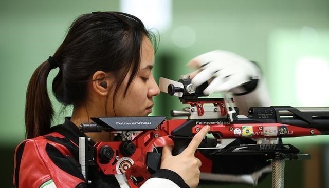 杜丽|她是射击颜值担当，曾被杜丽嫌弃“不稳重”，争首金预赛就崩盘