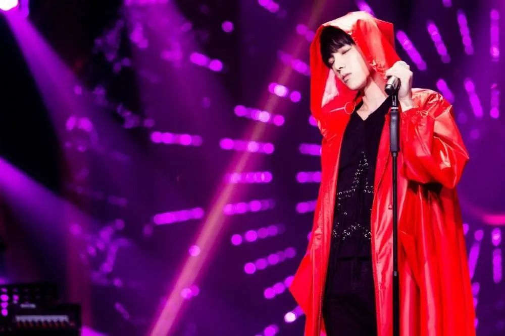 杨幂|唱歌鬼哭狼嚎，动作像做法事，华晨宇让大众对音乐失去信心?