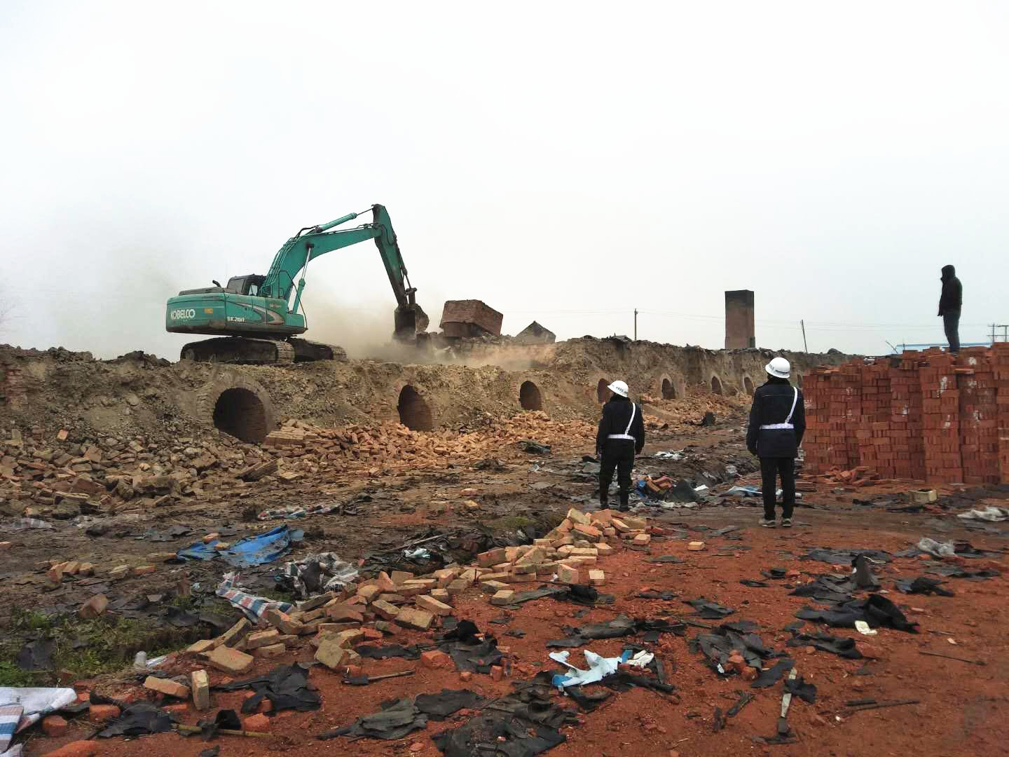 过去盖房常用的红砖,为什么国家要禁用,来看它的危害就明白了