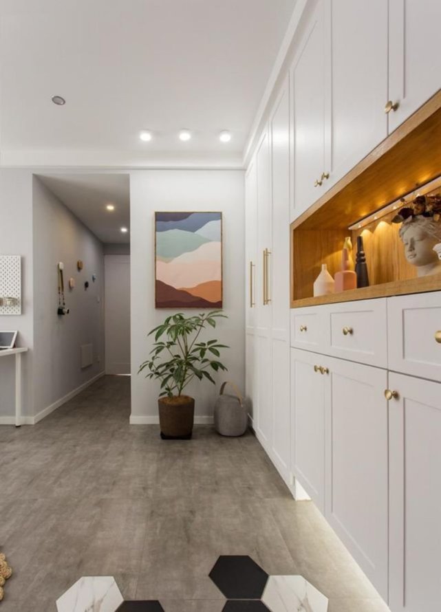 113平北欧风三居室,粉色背景墙让客厅充满无尽的温柔