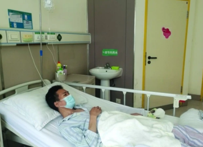 尿酸|38岁男子滴酒不沾，尿酸高达998！双肾衰竭，妻子痛哭：都是我的错