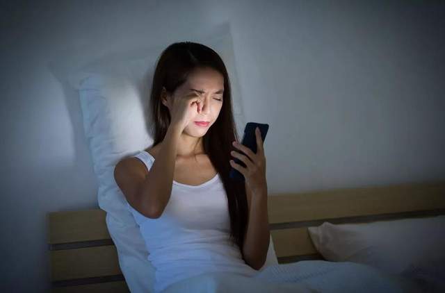 熬夜 熬夜导致大姨妈推迟？3个简单方法帮你召回大姨妈