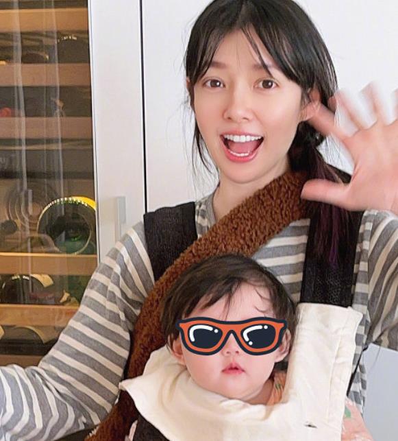 郭碧婷|向太为孙女庆生，小奶黄正脸曝光，欧式双眼皮与郭碧婷一模一样