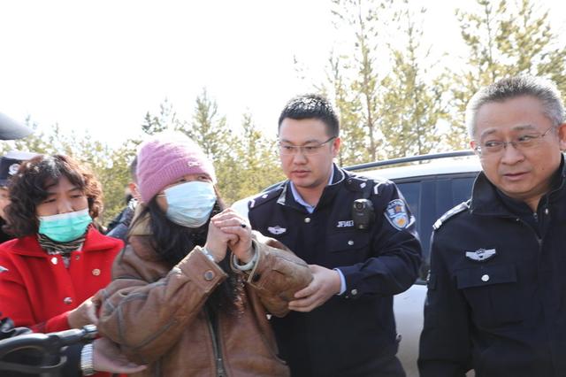 生活报 1名自驾游客被困深山,黑龙江漠河8个小组70多人,搜救12小时