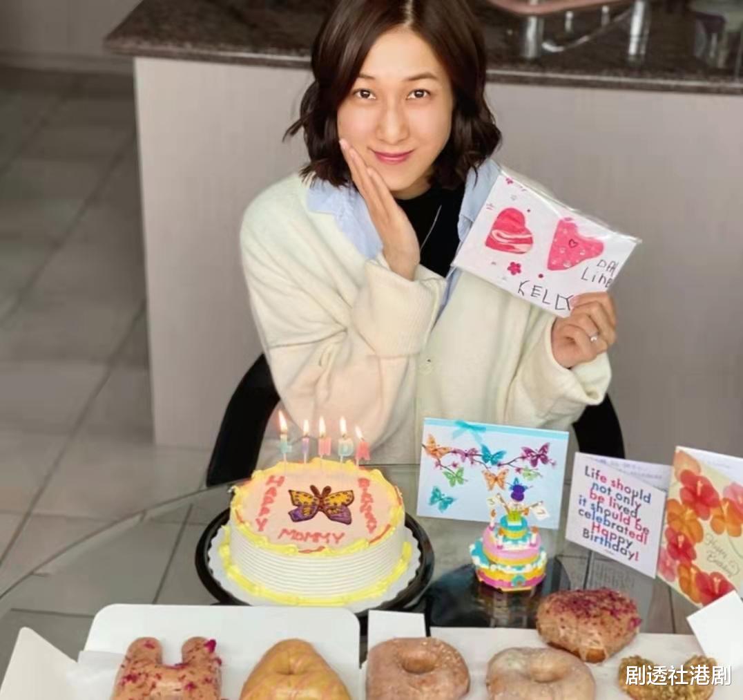 钟嘉欣|越来越帅！TVB知名花旦与儿子回港过圣诞，近照曝光获赞基因强大